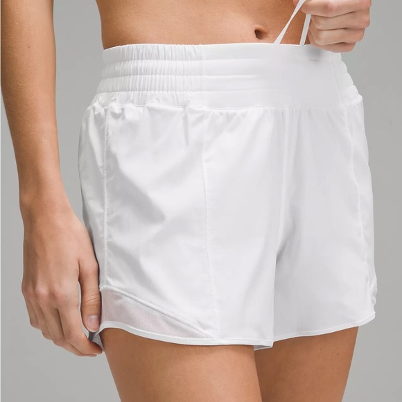 Lululemon Hotty Hot High Rise Short Size 6 - Picture 1 of 5